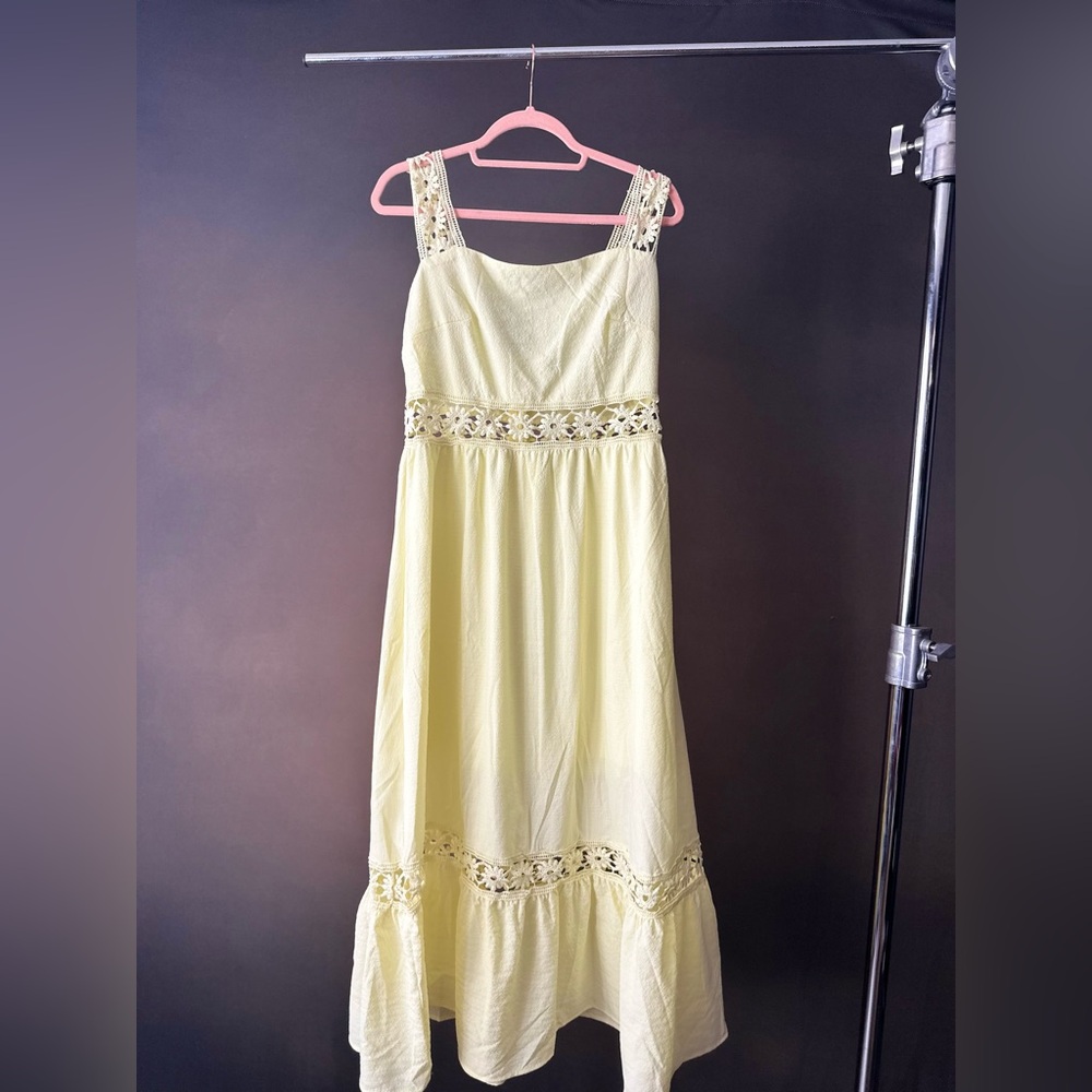 Chic Cream Lace Maxi Dress #b42